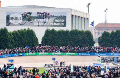 Arrivée de Paris Roubaix 2019 au coeur du vélodrome
