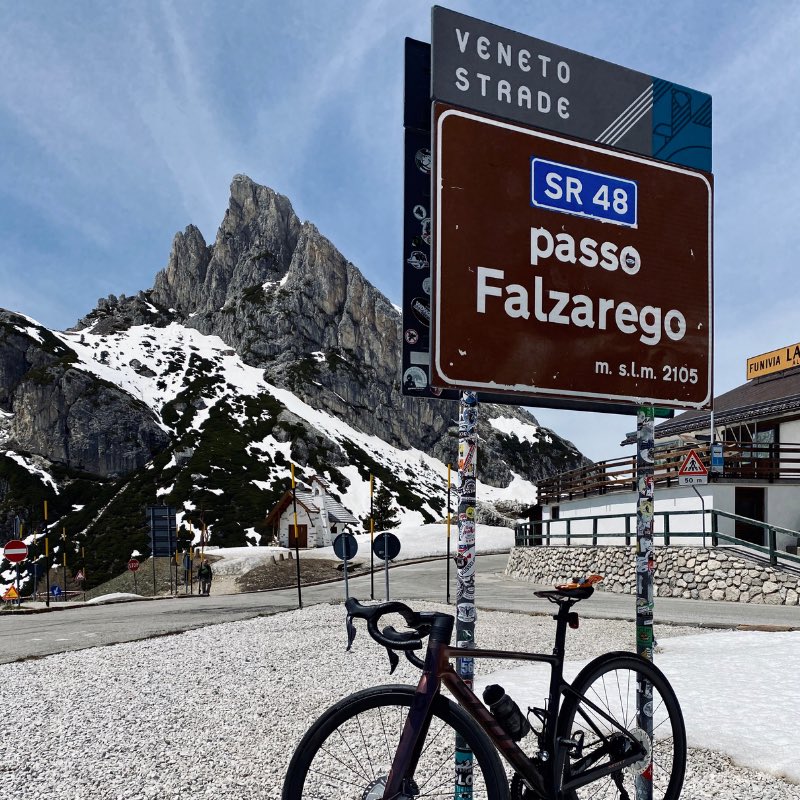 Col cycliste Passo Falzarego italie