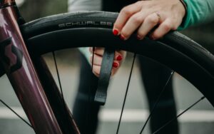 Démonte-pneu innovant pour vélo