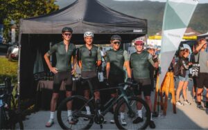 Pédaleur sur l'AlpinBike Lac d'Annecy