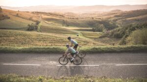 Voyage à vélo dans la campagne