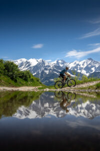 gravel avec le mont blanc en arrière plan