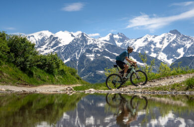gravel avec le mont blanc en arrière plan